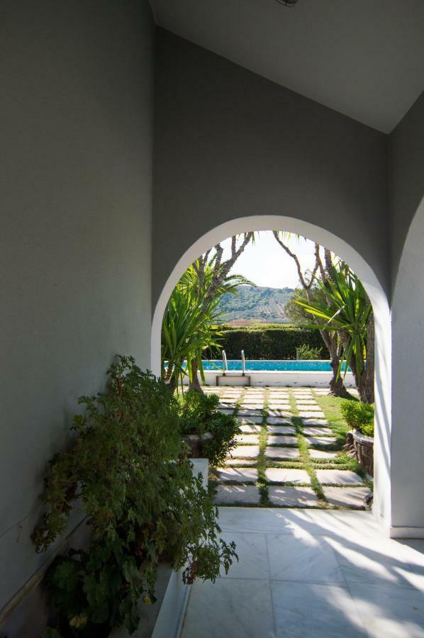Country Villa Peloponnese With Tennis Court And Pool Zevgolateion Exterior photo